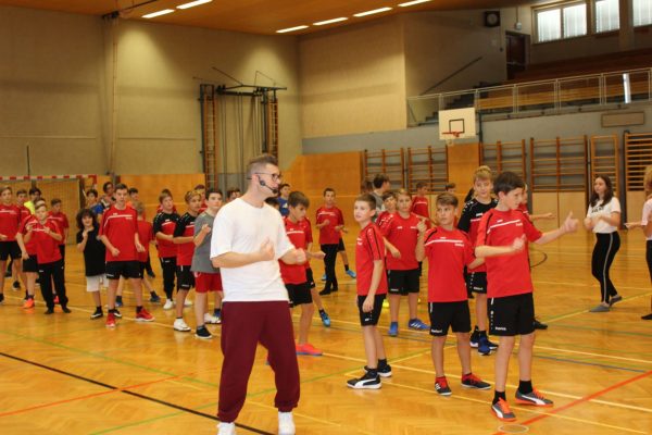 Tanzstunde der 3. Klassen